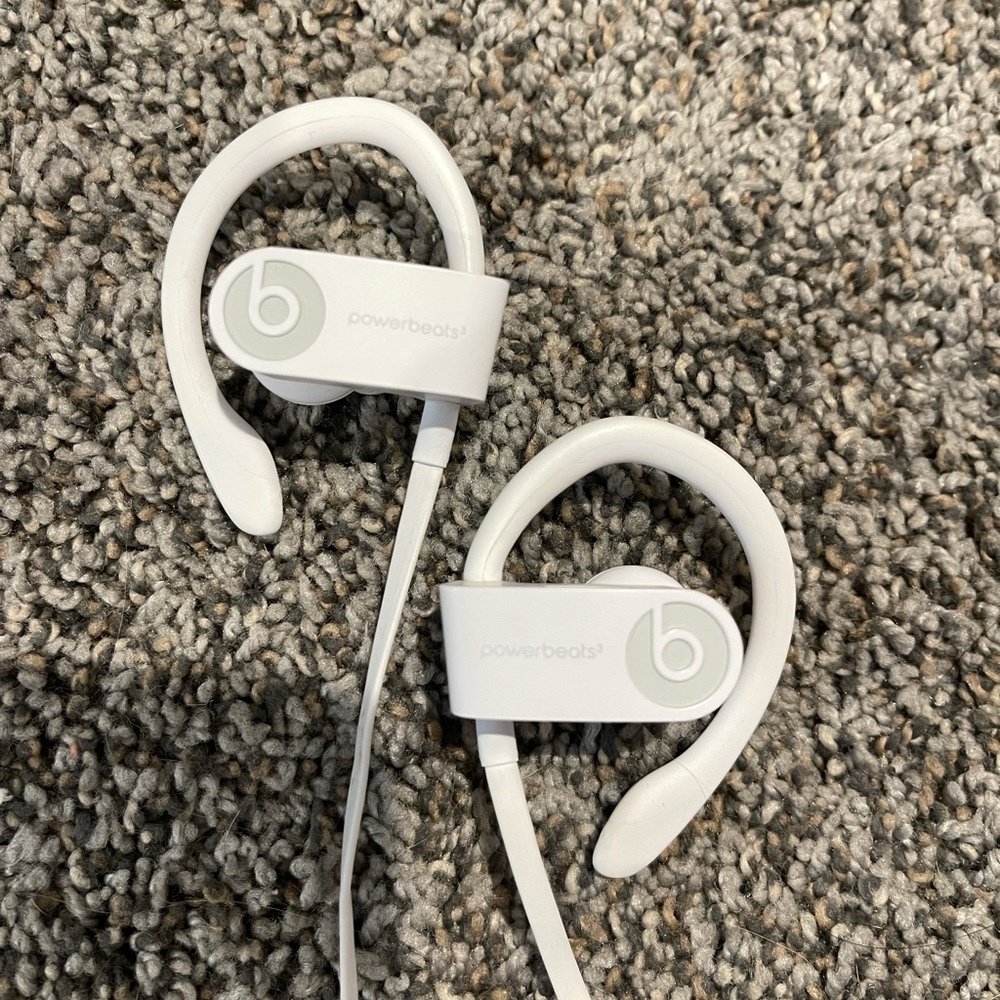 Wireless Beats Headphones. Perfect condition. With charging cord and case.